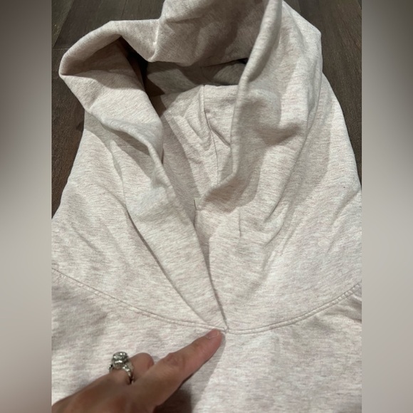 Aritzia The Group by Babaton Weekender Cinchable Pullover Cropped Hoodie Size M - Picture 6 of 8